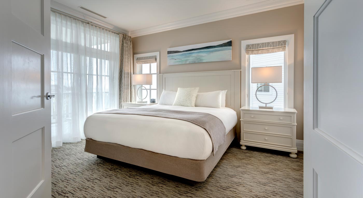 King bed in suite